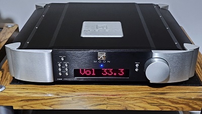 MOON by Simaudio 740P Preamplifier MOON by Simaudio 740P Preamplifier
