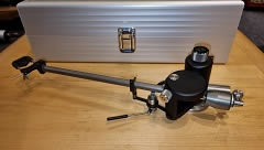 Acoustical Systems Aquilar reference tonearm Acoustical Systems Aquilar reference tonearm