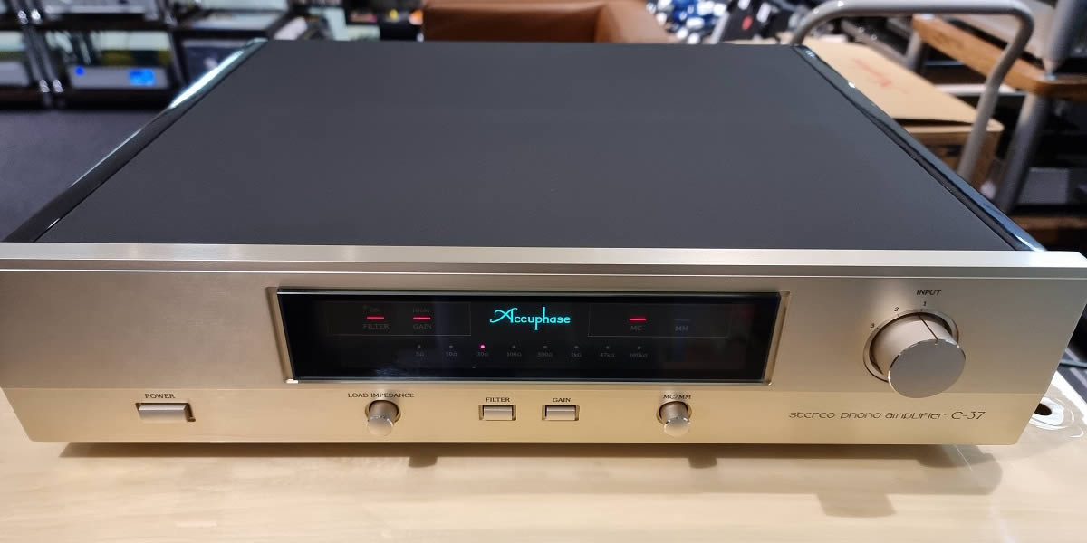 Accuphase C-37 Stereo Phono Amplifier 