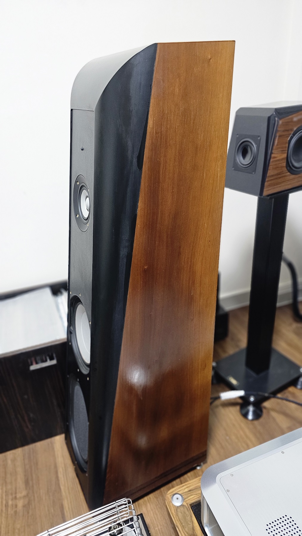 Thiel CS 2.4 floorstanding speakers