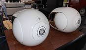 Devialet Gold Phantom with Tree stand Devialet Gold Phantom with Tree stand