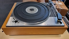 Lenco L75 Idler-Drive Turntable with Shure V15 III HE Lenco L75 Idler-Drive Turntable with Shure V15 III HE