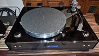 Thorens TD-550 turntable with TA-210 tonearm Thorens TD-550 turntable with TA-210 tonearm
